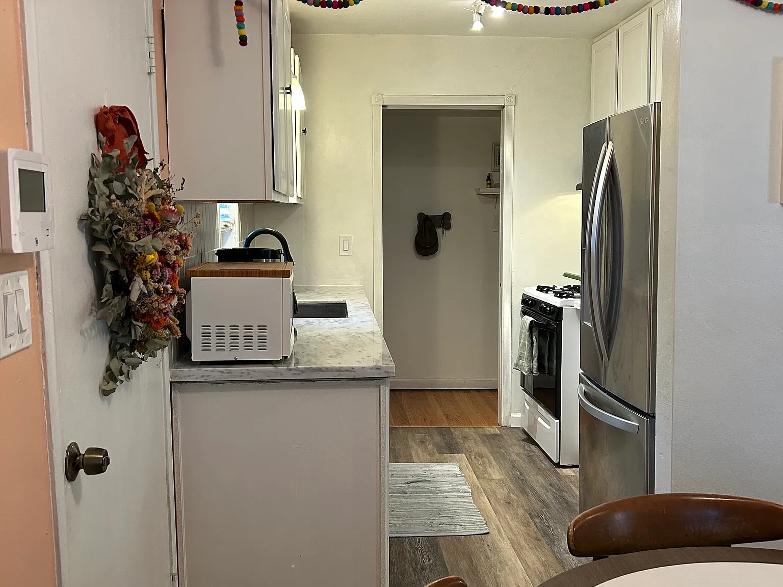 3 bed, 1000 sqft, $2,400 — Photo 2
