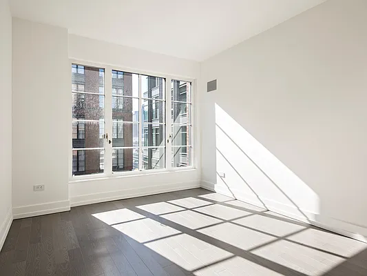 Sold by Extell Marketing Group | media 19