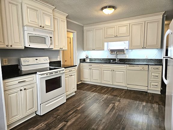3rd image of 105 Cole Dr