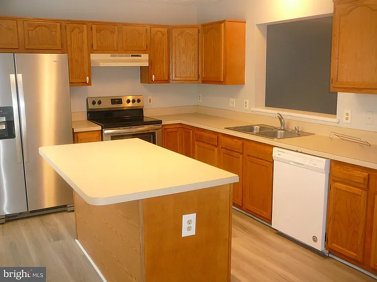 406 Park Cove Dr — Photo 4