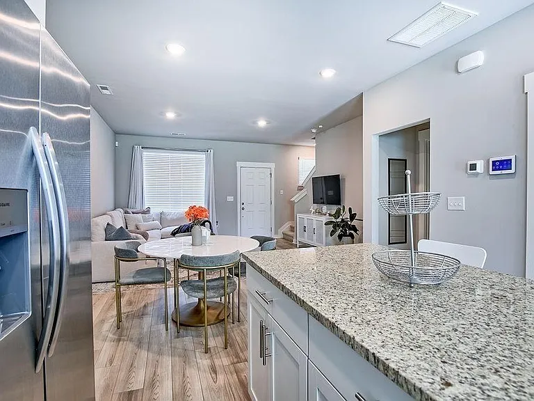 2739 Fordham St — Photo 7