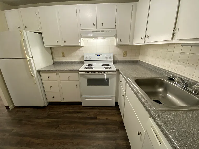Eastern Trails Apartments and Storage — Photo 40
