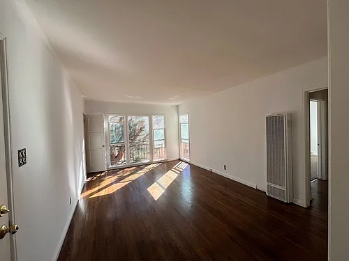 131 1/2 Kenwood St Photo 1