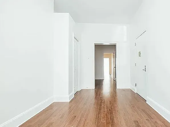 414 Onderdonk Avenue image 4 of 15