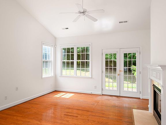 3rd image of 2320 Ravenswood Ct