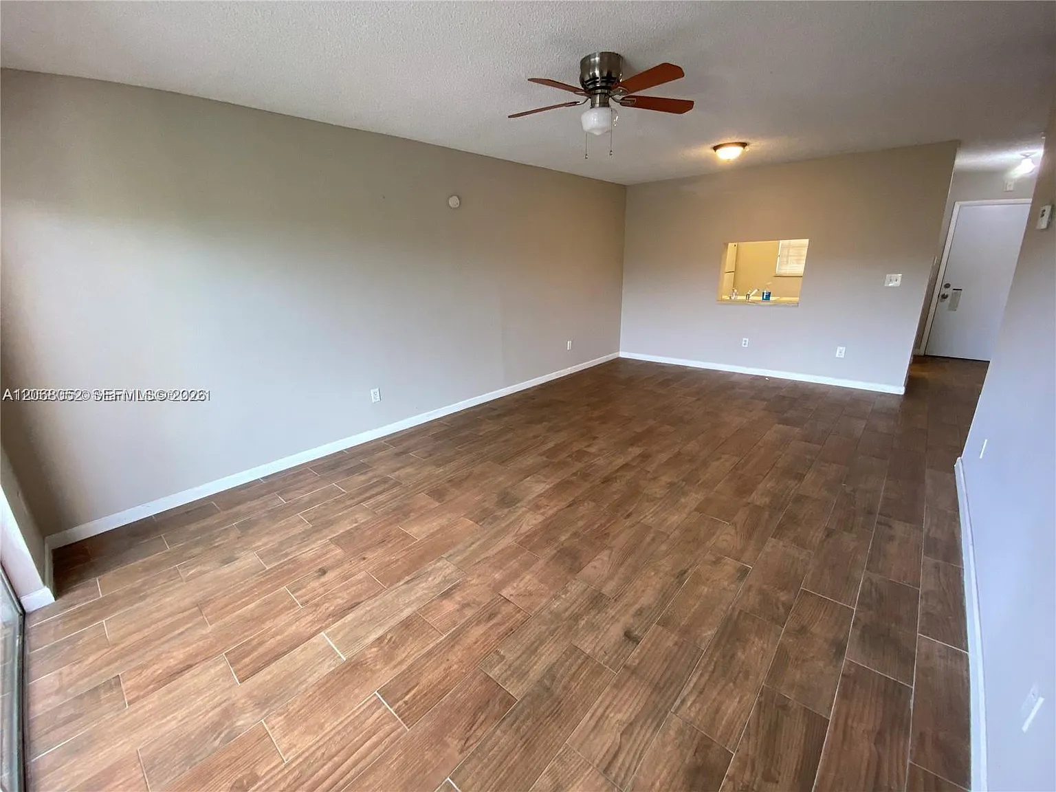 Brookfield Square Condo — Photo 2