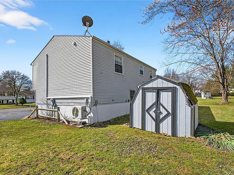 8237 Mantova Dr — Photo 35