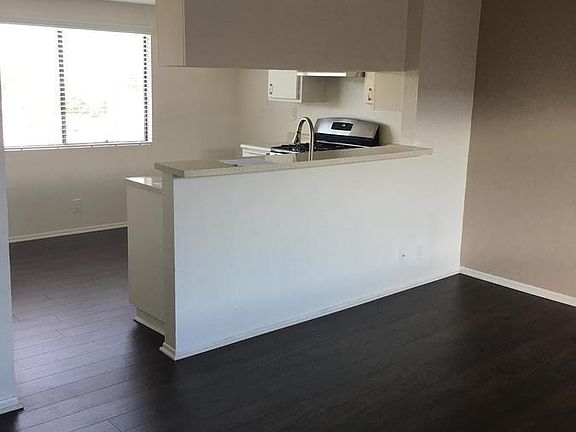 4th image of 3138 W 139th St APT 14