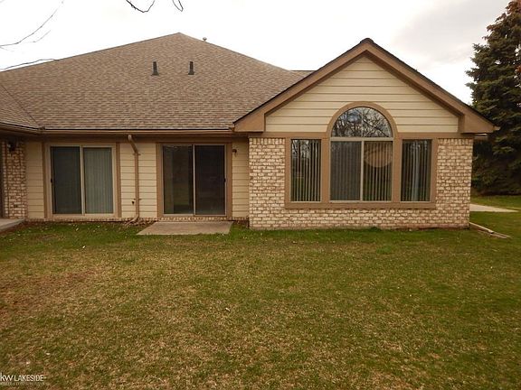 3rd image of 16417 Clarkson Dr