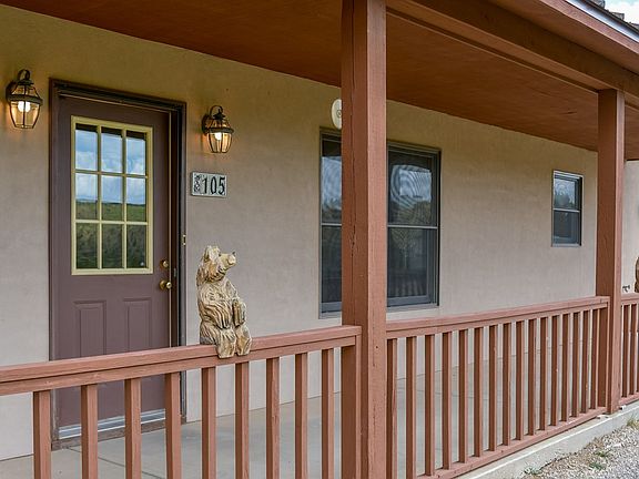 3rd image of 105 Reindeer Dr