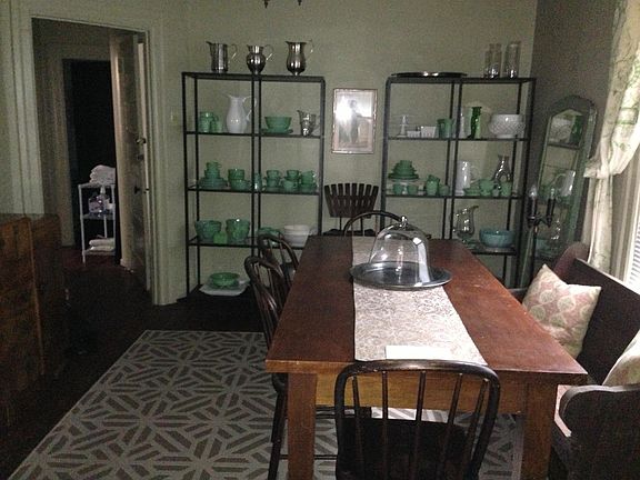 Dining Room 13' 10" x 11'