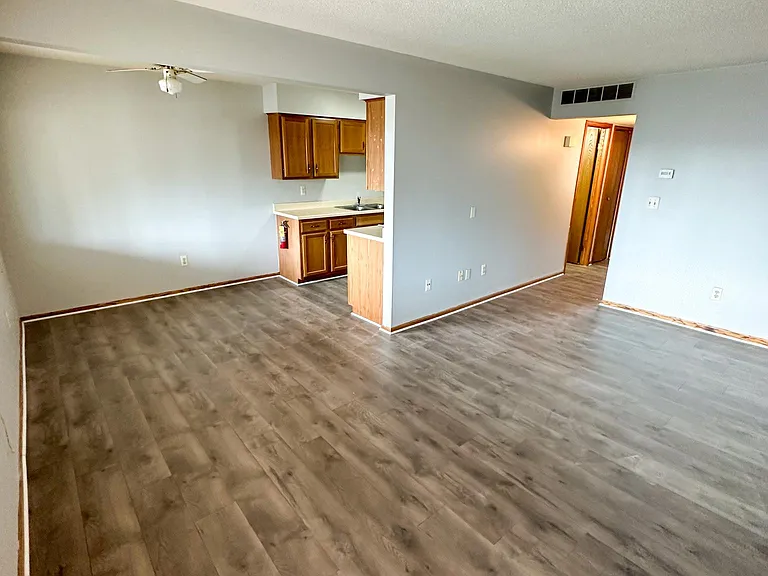 1687 S Riverside Ave #8 — Photo 6