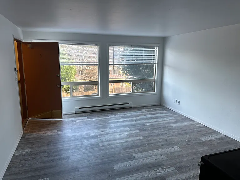 4735 Ravenna Ave NE #1 — Photo 2