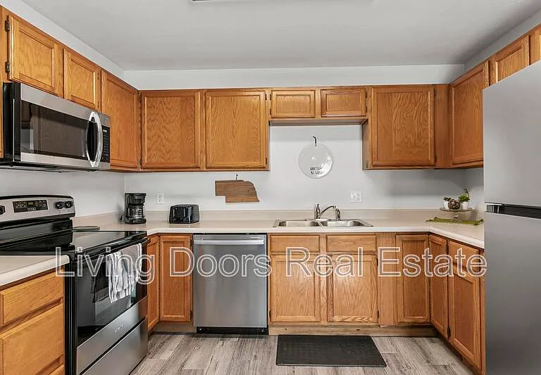 6935 Colby St — Photo 10