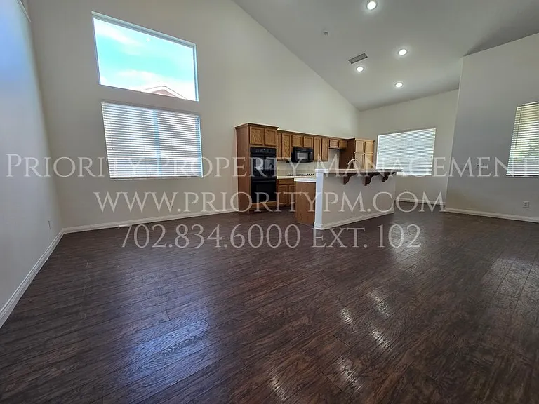 10001 Central Valley Ave — Photo 11