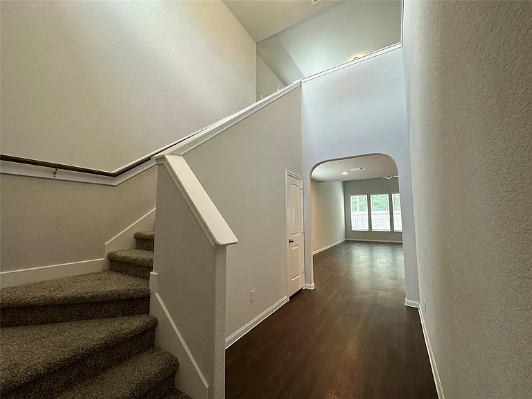 2611 Hoffman Ln — Photo 4