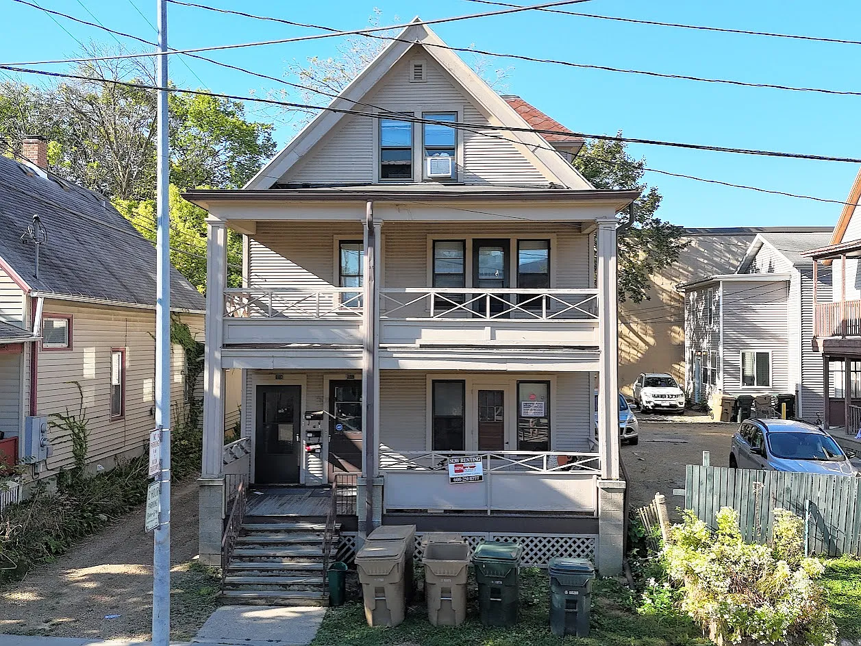 2 bed, 1.0 bath, 700 sqft, $1,655 — Photo 1
