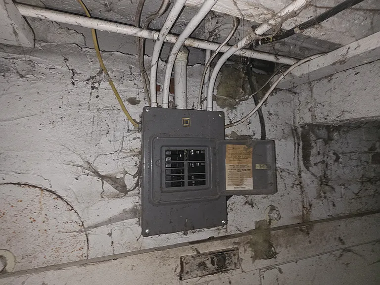 1303 E Hickory St — Photo 47