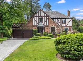 46 Short Dr, Manhasset, NY 11030