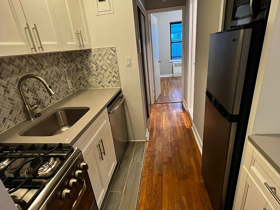 2nd image of 115 E 27th St APT 5C