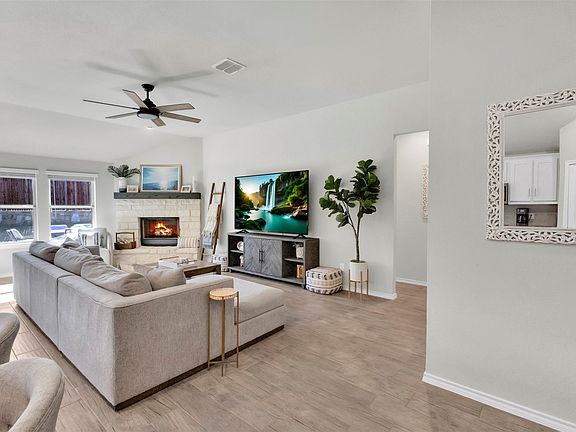 3rd image of 3745 Maroon Creek Rd