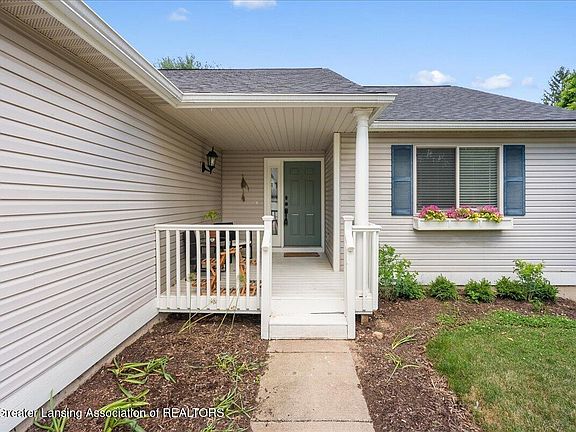 2nd image of 431 Winding River Dr