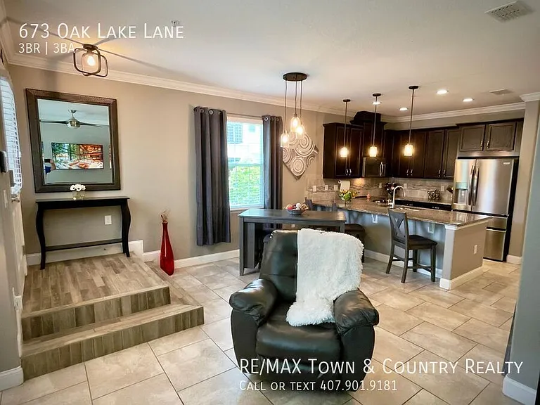 673 Oak Lake Ln — Photo 5