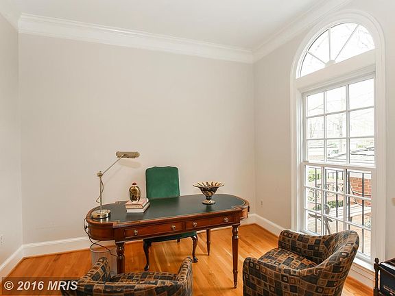 4th image of 9410 Turnberry Dr