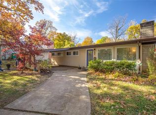 315 Oak Manor Ln, Saint Louis, MO 63119