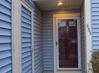 685 Nassau Dr, Springfield, MA 01129