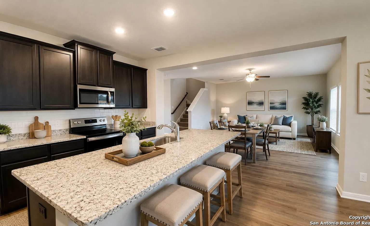 4 bed, 2.5 bath, 2198 sqft, $1,949 — Photo 3