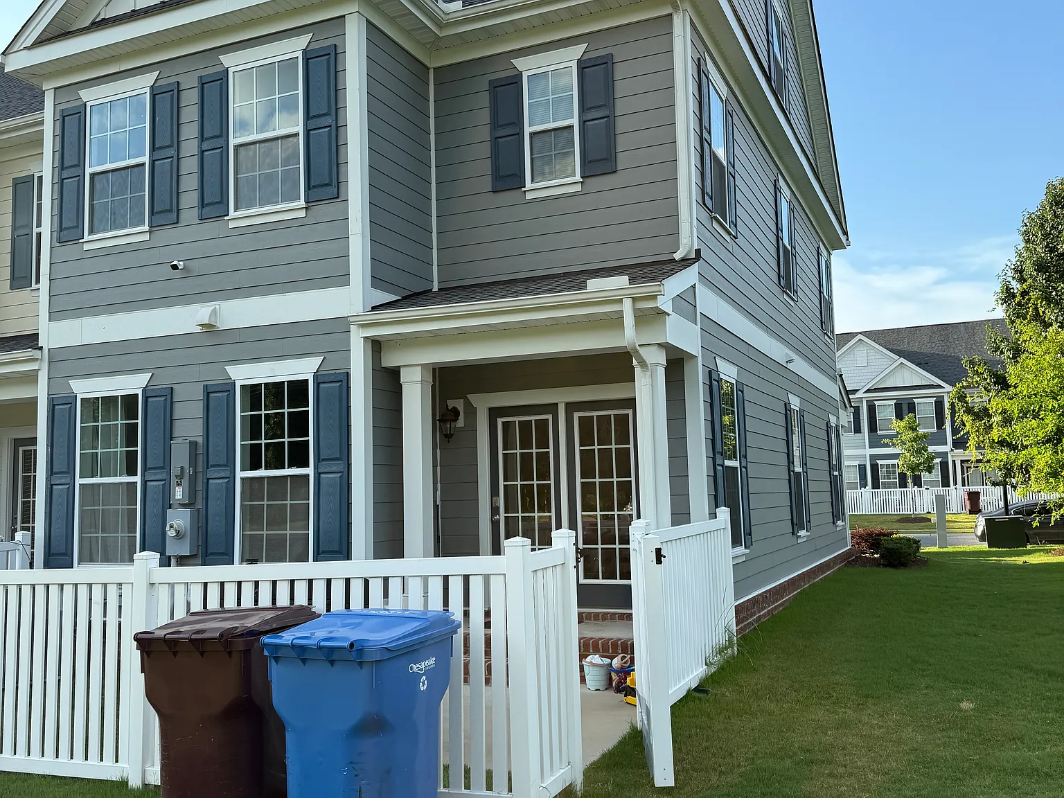 3 bed, 3.5 bath, 1933 sqft, $2,500 — Photo 2
