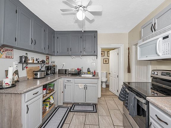 3rd image of 2 Lakeview Ave