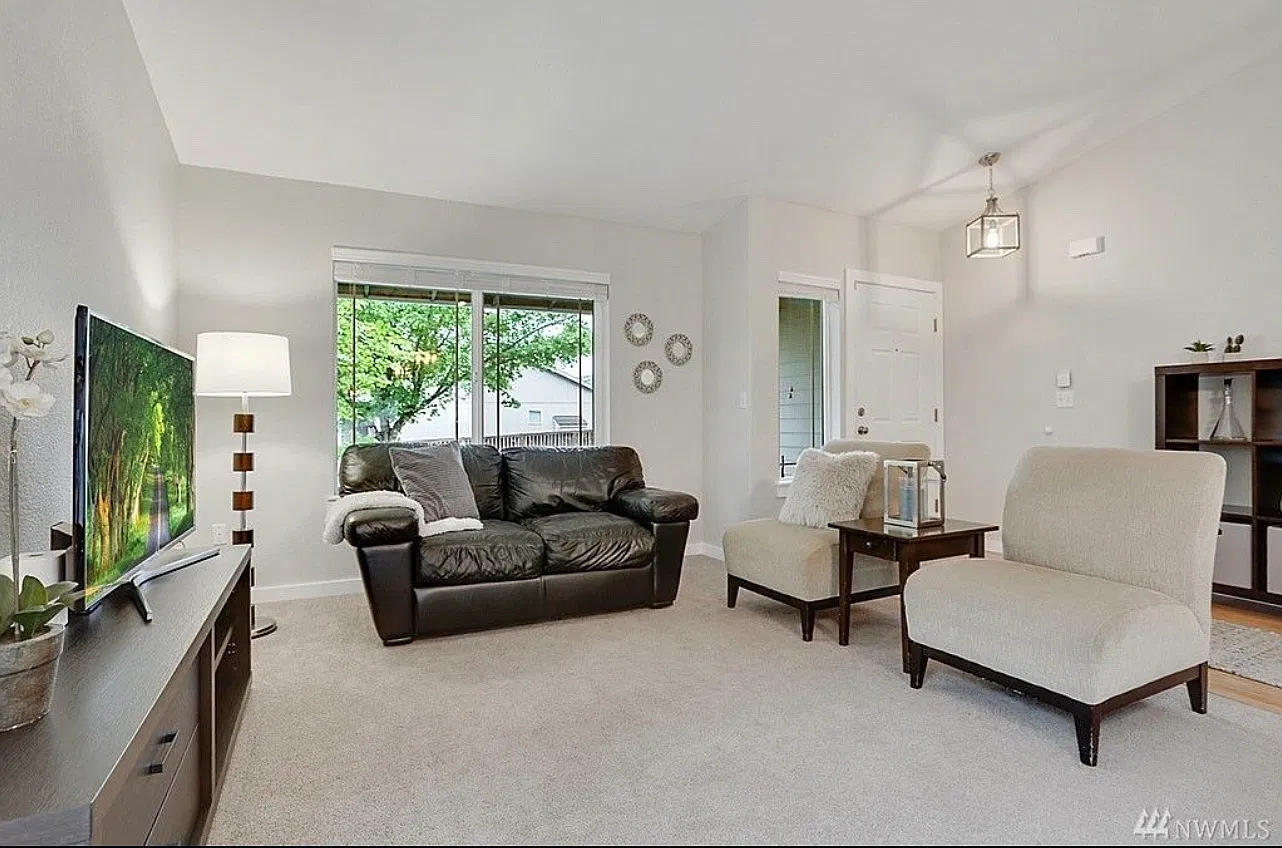 3 bed, 1744 sqft, $2,500 — Photo 3