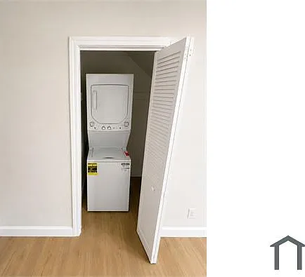 3811 1/2 Montclair St — Photo 10