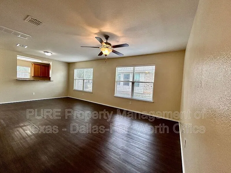 4 bed, 2.5 bath, 1784 sqft, $2,100 — Photo 4