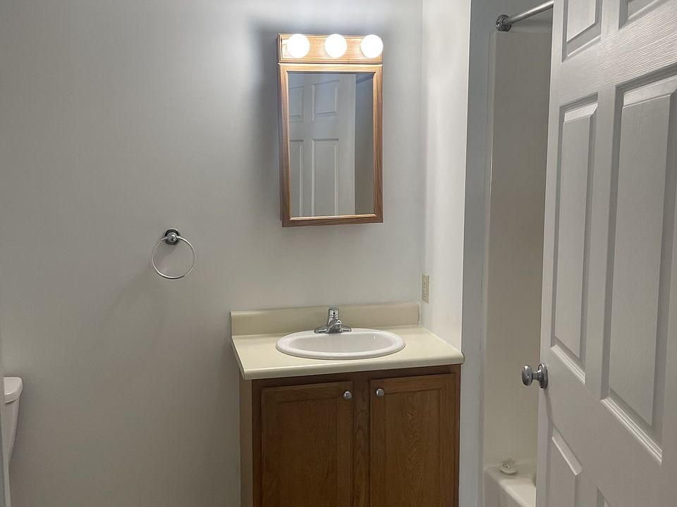 1st image of 19-1370 Southwestern Blvd APT 19