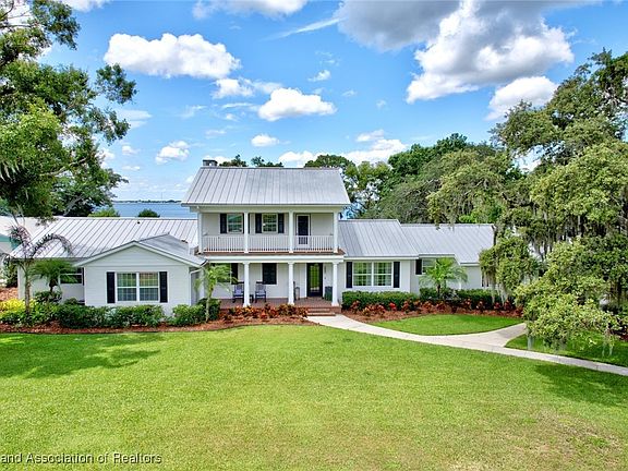 2nd image of 2581 Lakeview Dr