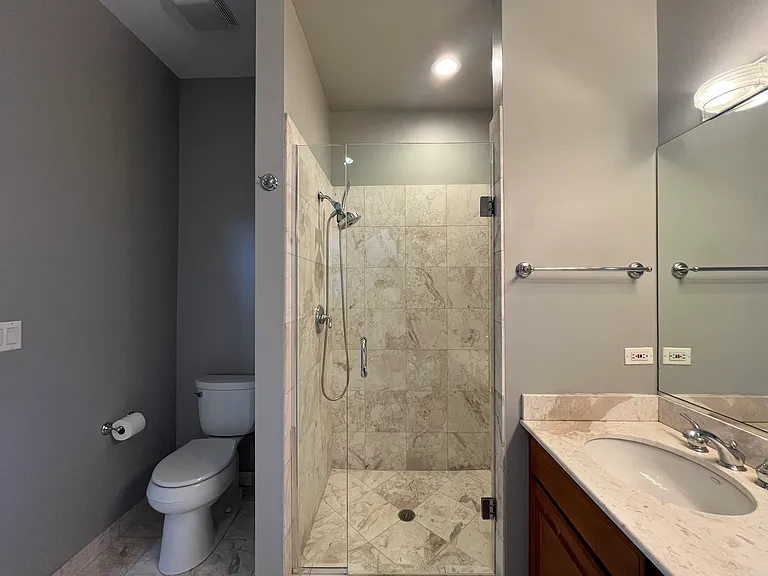 540 W Oakdale Ave #2W — Photo 11