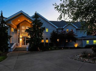 1738 Fox Hollow Ln, Akron, OH 44333