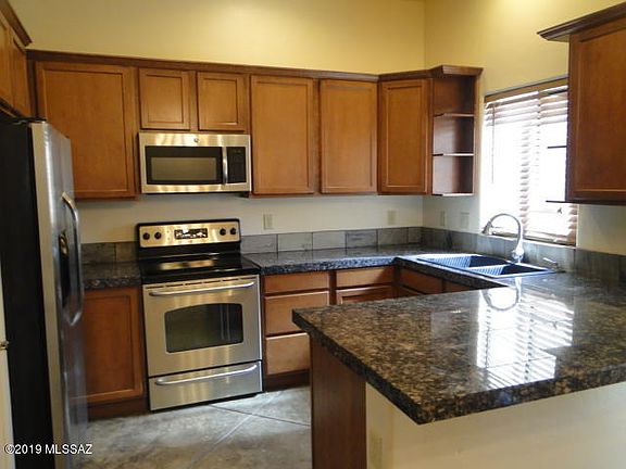 2nd image of 3069 N Presidio Park Pl