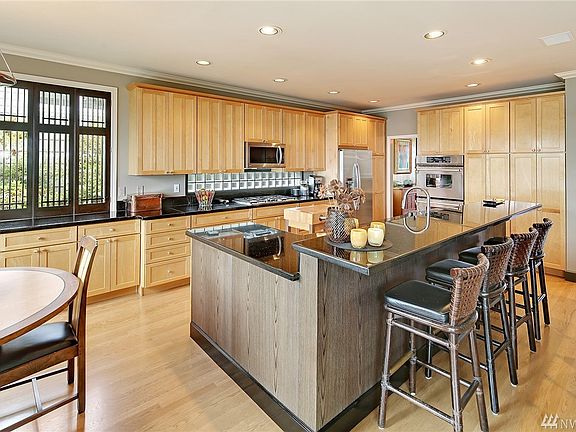 Light and Bright Kitchen