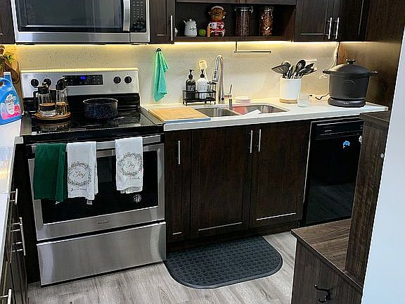 3rd image of 6611 SW 41st Pl