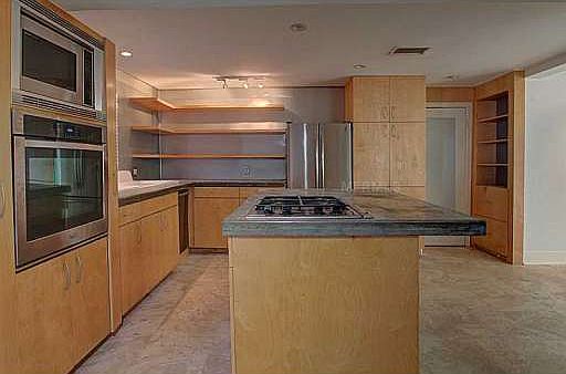 5th image of 245 6th Ave NE