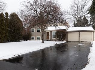 102 Constance Way E, Rochester, NY 14612