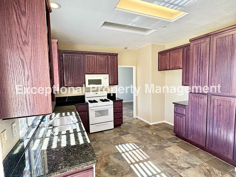 15381 Citation Ave — Photo 7