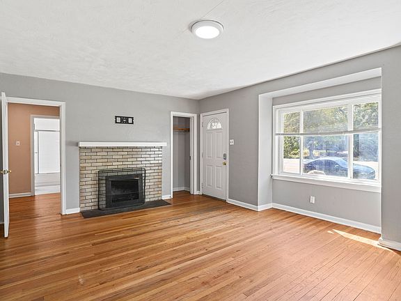 3rd image of 611 University Ave
