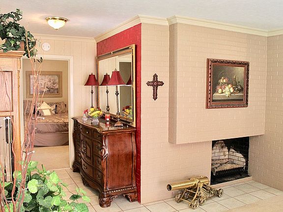 3rd image of 2304 Teckla Blvd