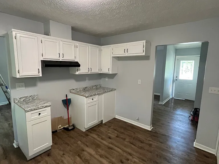 1949 Lullwater Cir — Photo 10