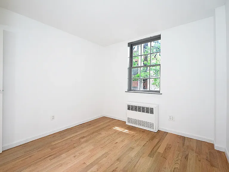 244 W 20th St #3R — Photo 5